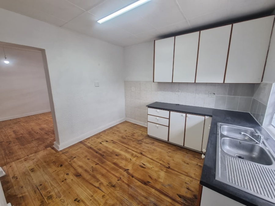 To Let 2 Bedroom Property for Rent in Lansdowne Western Cape